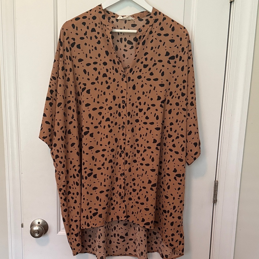 Vine & Love Tan and Black Blouse